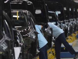 Akibat Tidak Ada Pasokan Chip Semikonduktor, Ribuan Karyawan Mercedes-Benz Diliburkan