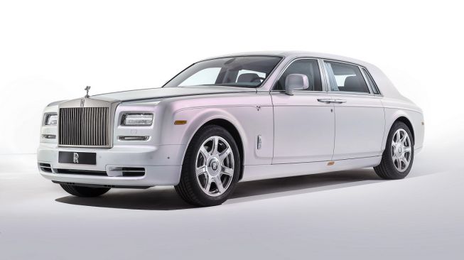 Eksterior Rolls-Royce Phantom Serenity yang dibuat pada 2015 [Rolls-Royce Motor Cars].