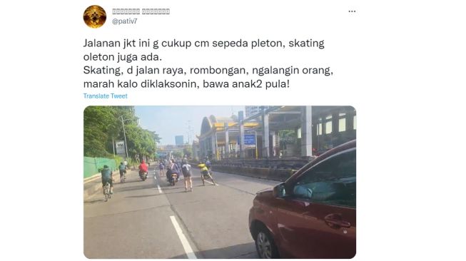 Rombongan pesepatu roda menggunakan jalan raya di Jakarta bikin geram warganet (Twitter)