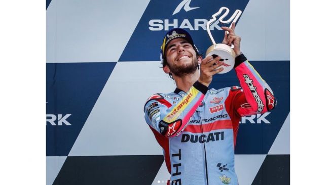 Ekspresi Enea Bastianini usai meraih podium pertama di MotoGP Prancis 2022 (Instagram/bestia23)