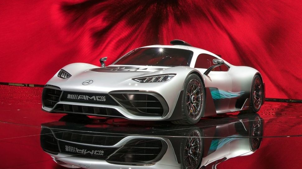 Mercedes-Benz Siapkan Mobil Listrik Performa AMG, BMW Pangkas Fitur Terkendala Chip, Tesla Tunggu Aptiv