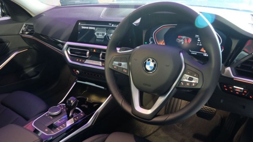 Untuk Sementara, BMW Produksi Mobil Baru Tanpa Fitur Android Auto dan Apple CarPlay