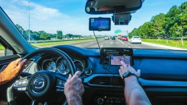 Penggunaan platform navigasi, GPS atau SatNav termasuk di antaranya Waze. Sebagai ilustrasi [Shutterstock].