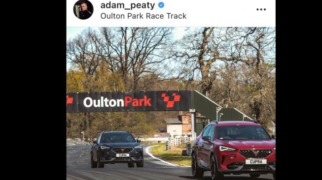 Keseruan Adam Peaty berlagay di Oulton Park, Inggris  [Instagram: adam_peaty].