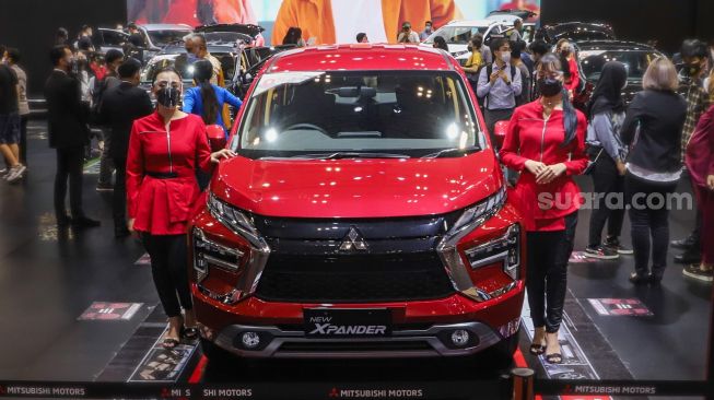 Mitsubishi New Xpander saat dipamerkan dalam gelaran GAIKINDO Indonesia International Auto Show (GIIAS) 2021 di Indonesia Convention Exhibition (ICE) BSD, Serpong, Tangerang,  Banten, Senin (15/11/2021). [Mudikgratis.co.id/Alfian Winanto]