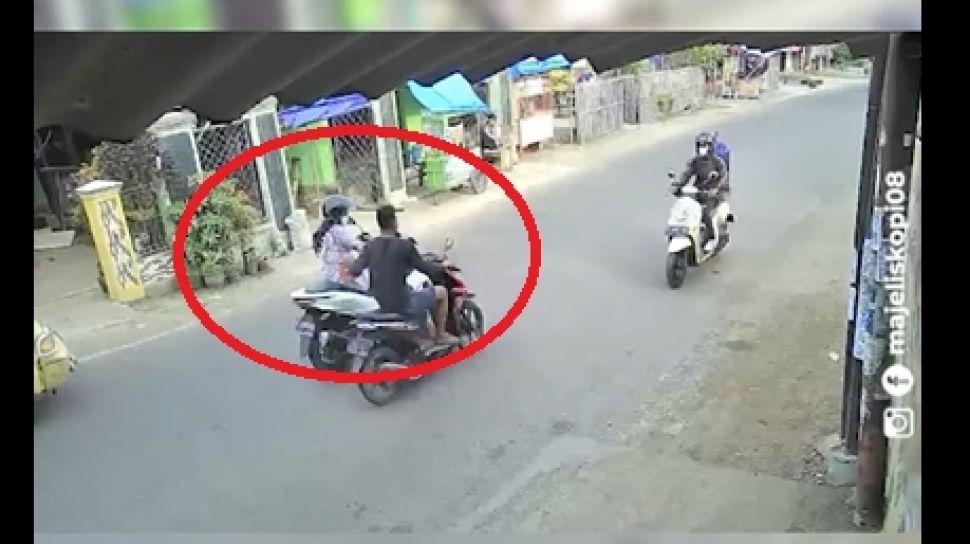 Aksi Nekat Begal Coba Rampas Tas Wanita di Jalan, Motor Pelaku Ditinggal di TKP dan Malah Bawa Honda PCX Milik Korban
