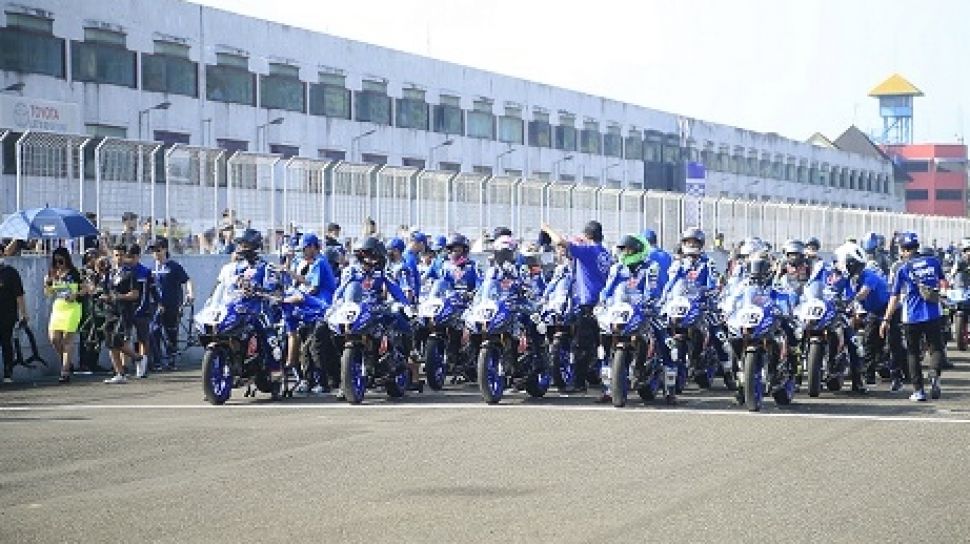 Gelaran Perdana Idemitsu bLU cRU Yamaha Sunday Race Berlangsung Seru di Akhir Pekan