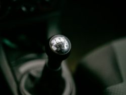 Meski Mulai Ditinggalkan, BMW Menilai Penggunaan Transmisi Manual Akan Tetap Ada