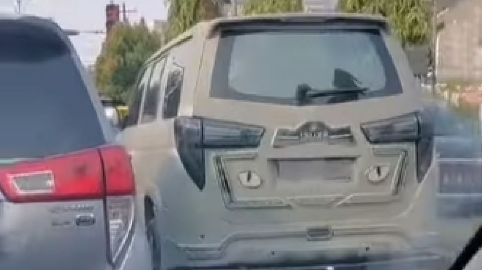 Potret Isuzu Panther Tampil Beda dengan Bentuk di Luar Dugaaan, Toyota Innova Minder Berada di Sebelahnya