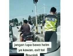 Santuy Tak Pakai Helm, Pemotor Ini Tidak Sadar Kena Jepret Kamera Polisi dari Belakang