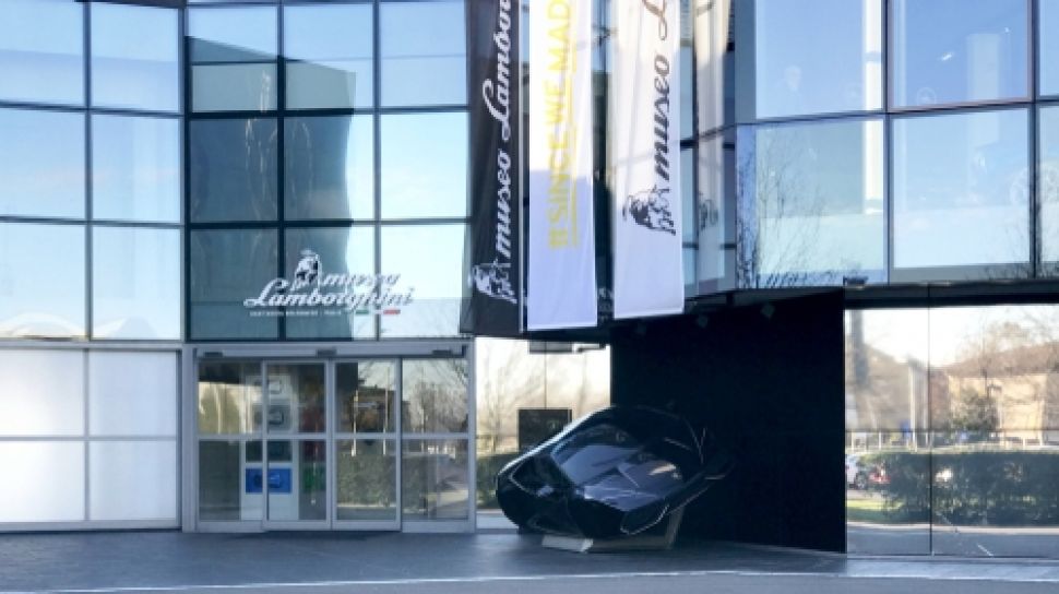Stoffel Vandoorne Laga di Jakarta, Lamborghini Garap Supercar Hybrid, Facelift Daihatsu New Sirion